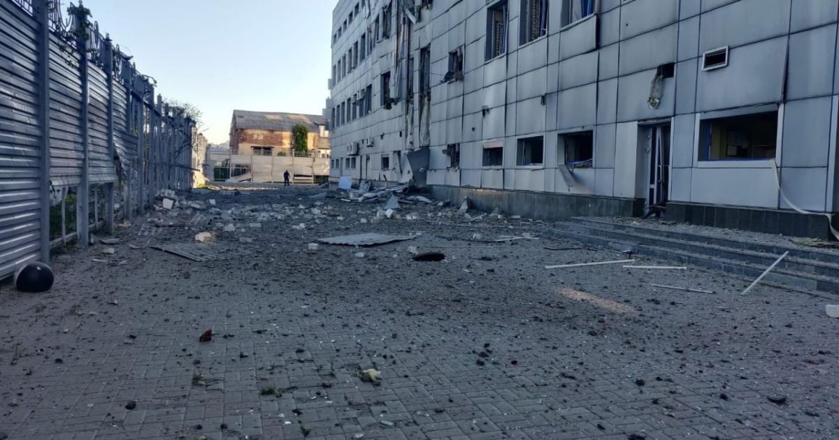 Оккупанты обстреляли Харьков ракетами С-300: стало известно о последствиях и разрушениях (фото)