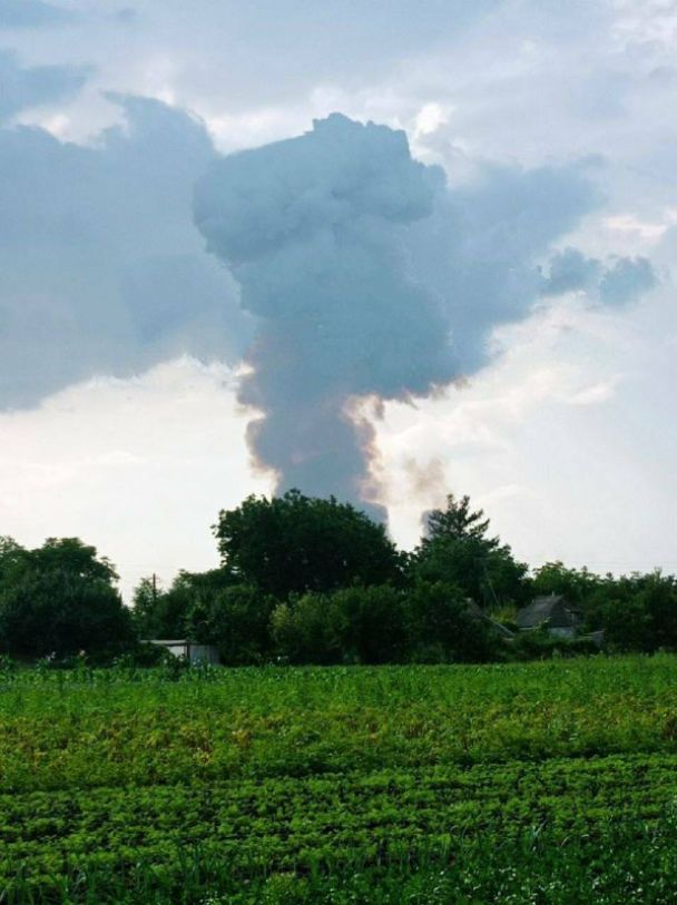 Вблизи временно оккупированной Новой Каховки раздались взрывы и вспыхнул пожар