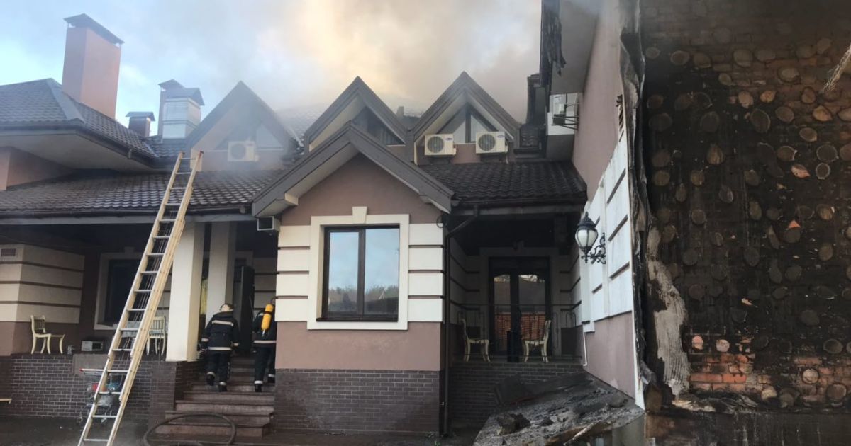 пожежа в ресторані Боровик під Києвом_1 / © ГСЧС Украины в Киевской области