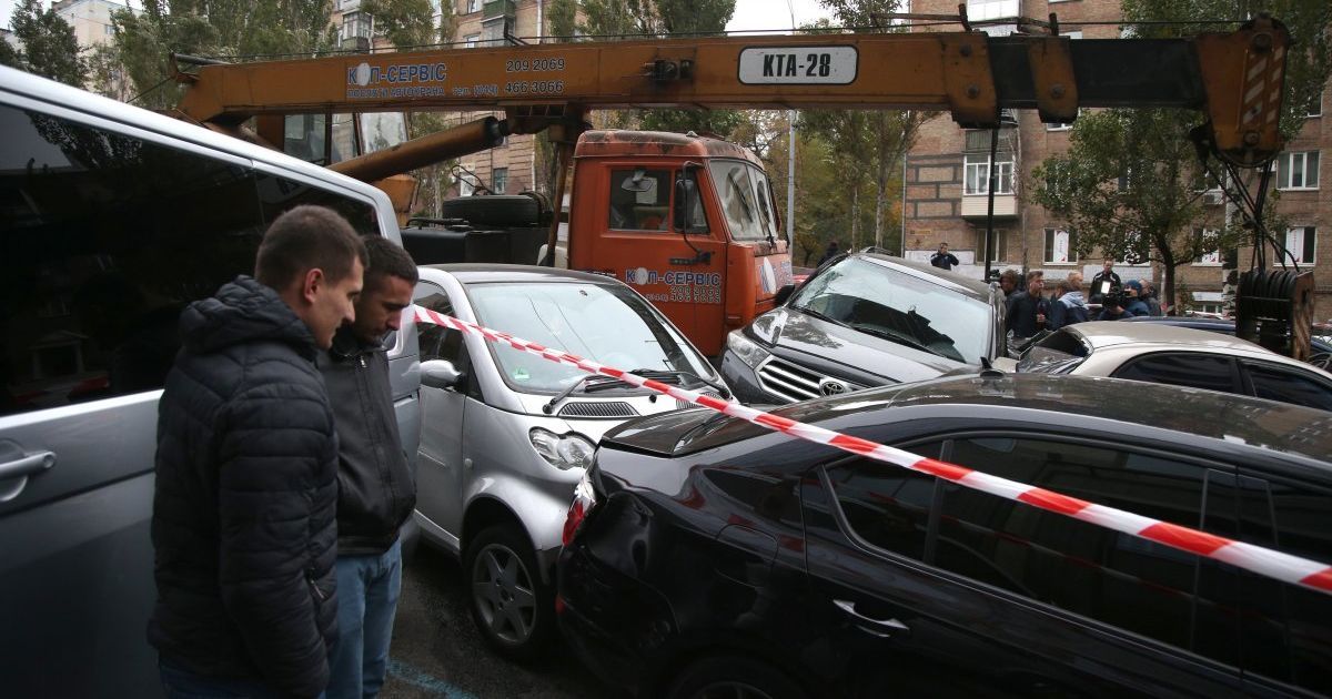 ДТП з 21 авто у центрі Києва. Опубліковане відео моменту зіткнення автокрана