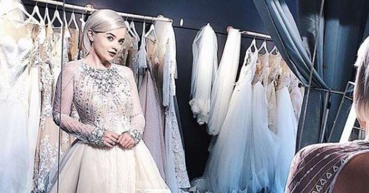 Наречена Міка Ньютон показала, як готується до власного весілля з американцем