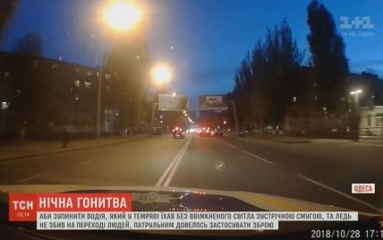 Патрульним довелося застосувати зброю, щоб зупинити неадекватного водія в Одесі