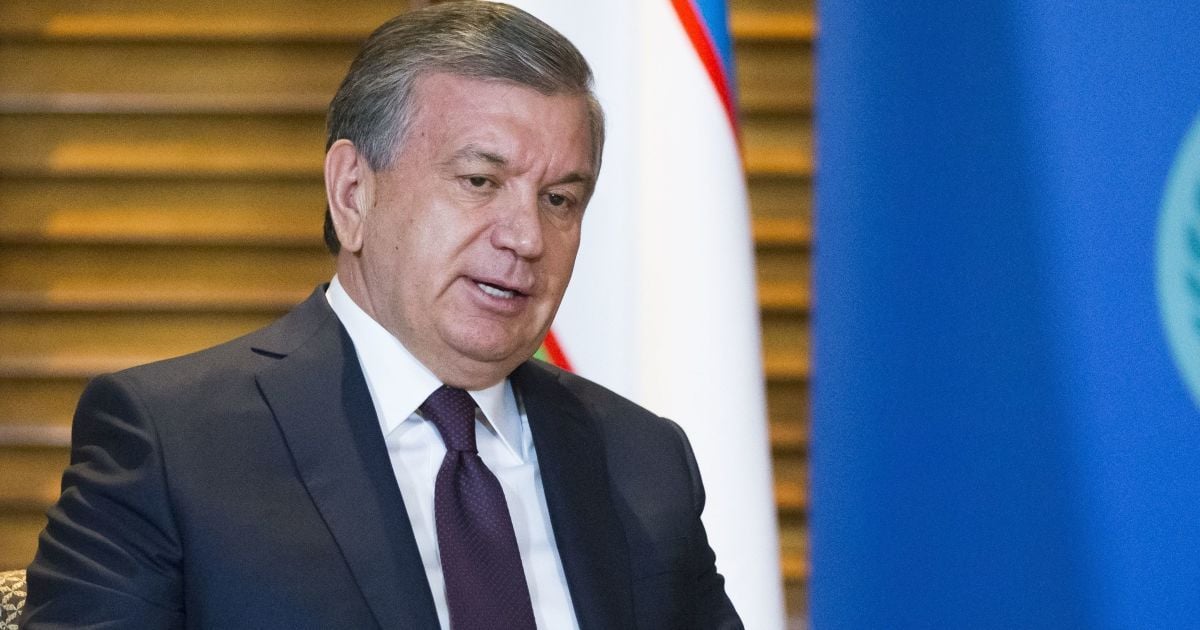 "Нам не потрібен офіцер із надмірною вагою". Президент Узбекистану дав правоохоронцям півроку для схуднення