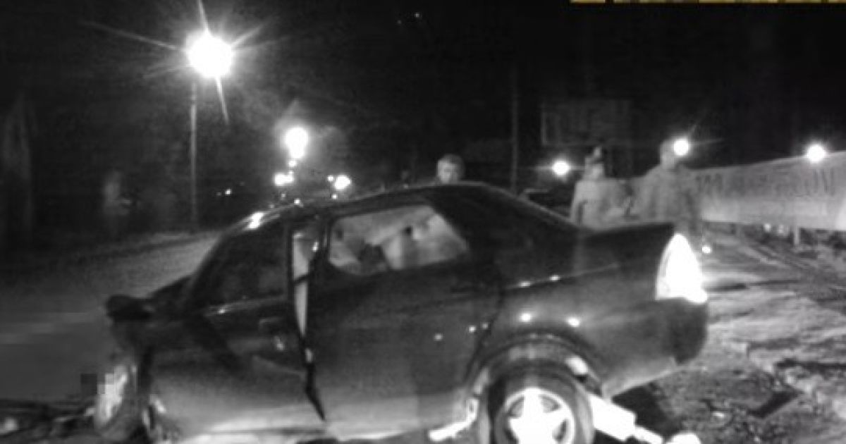Кровавое ДТП в Ивано-Франковске: авто "расплющилось" после удара об электроопору, погибло 2 людей