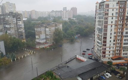 В Одессе предложили сократить рабочий день из-за сильного ливня