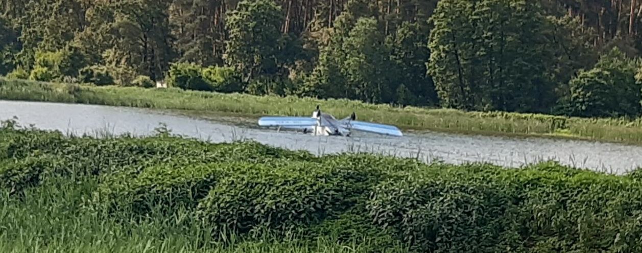 Вблизи Киева самолет совершил аварийную посадку на воду