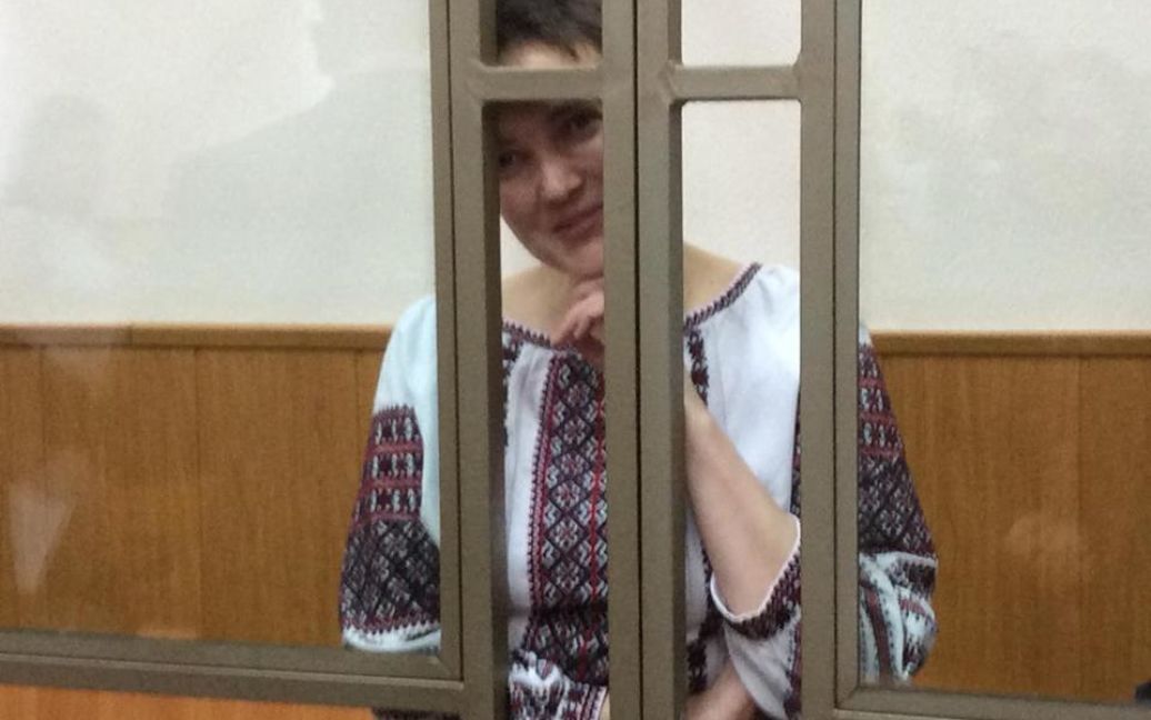 Савченко надела аутентичный национальный костюм, который ей привезла сестра Вера / © Фото Валентины Мудрык/ТСН