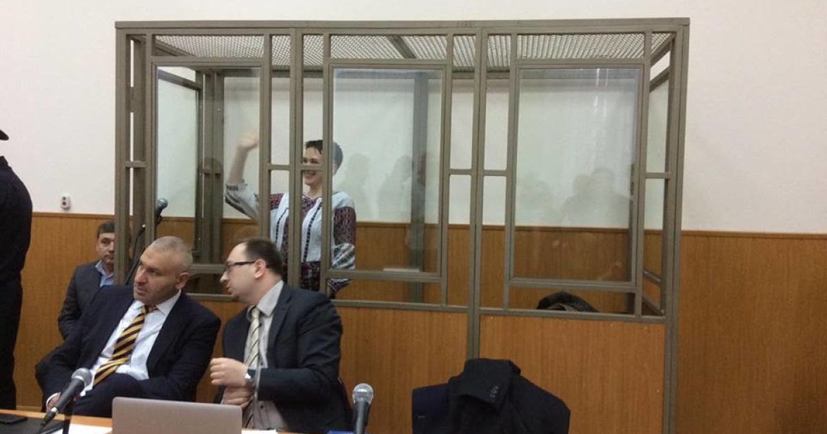 Савченко надела аутентичный национальный костюм, который ей привезла сестра Вера / © Фото Валентины Мудрык/ТСН
