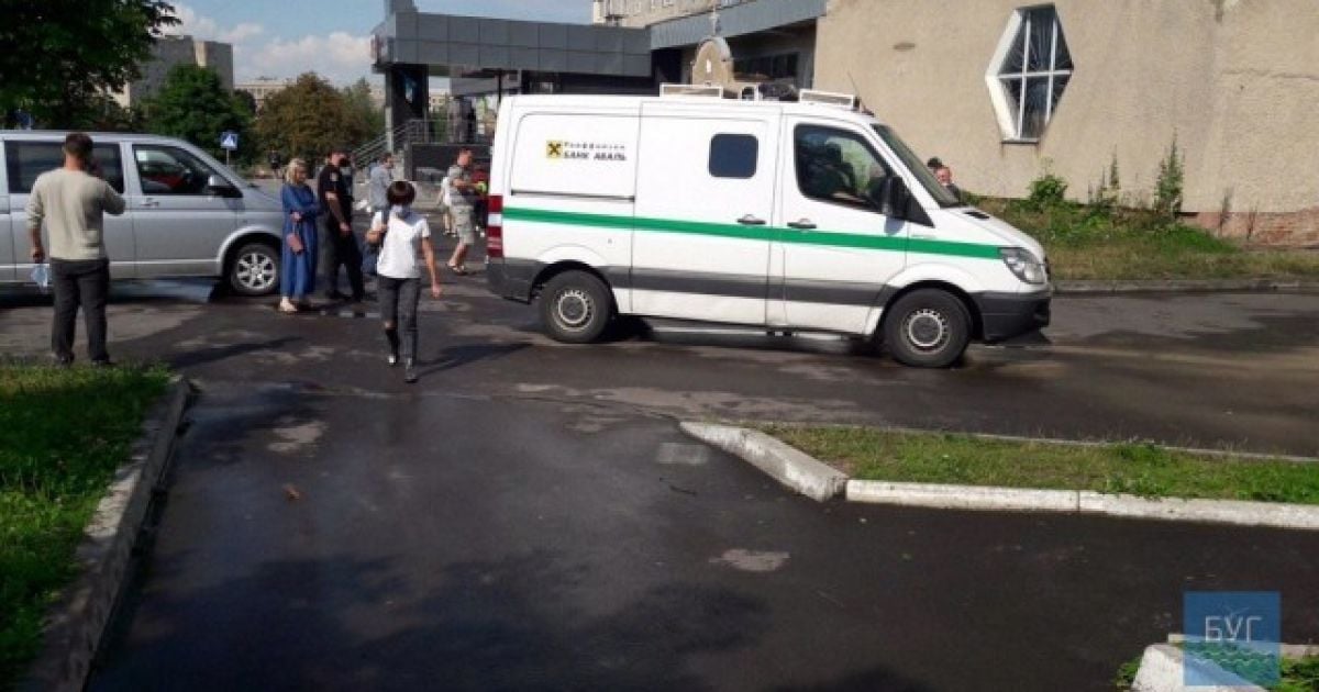 В Нововолынске 6-летний мальчик попал под колеса инкассаторского авто
