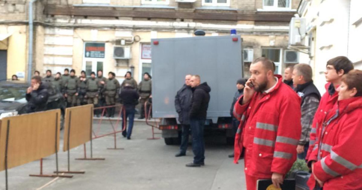 Суд над Корбаном закончился дракой, вызовом скорой и скандальной SMS-кой / © Фото Валерии Ковалинской/ТСН