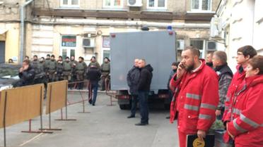 Суд над Корбаном закончился дракой, вызовом скорой и скандальной SMS-кой / © Фото Валерии Ковалинской/ТСН
