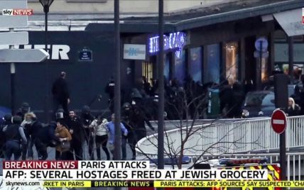 В делах относительно терактов во Франции уже арестовали 16 человек