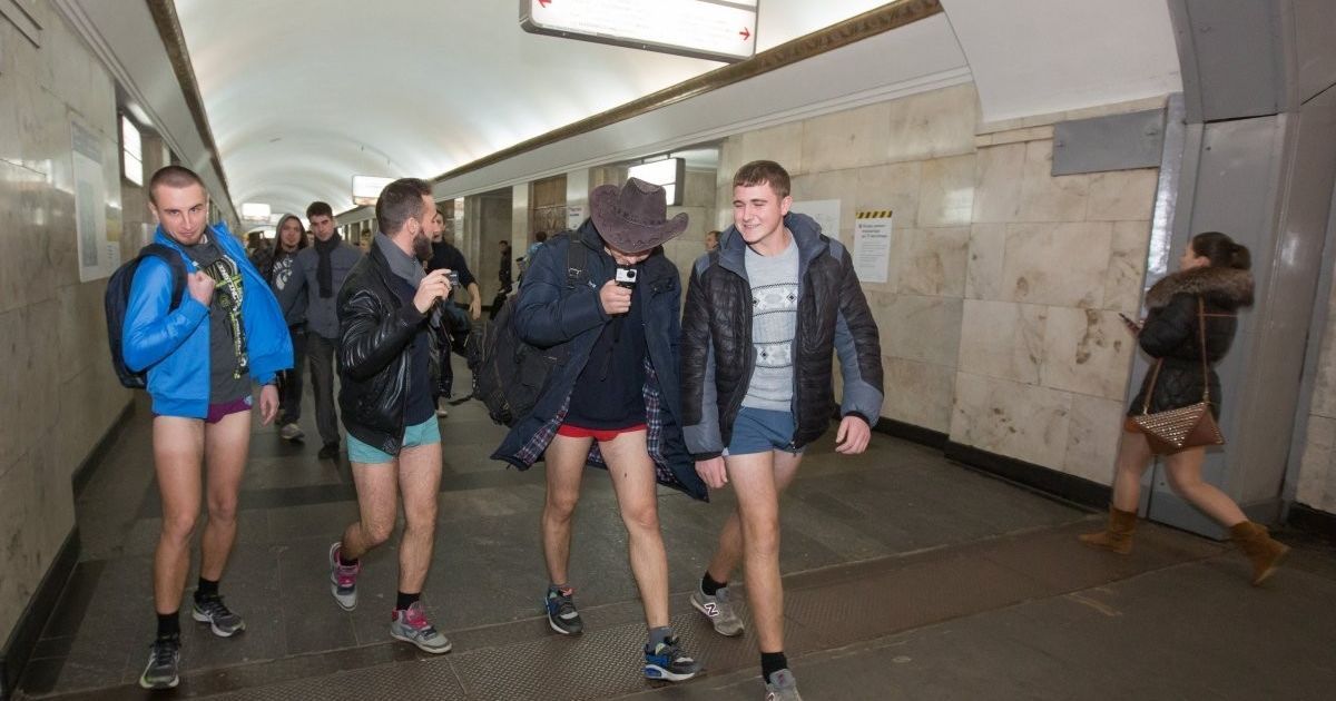 Поїздка в метро в трусах в Києві_5 / © УНІАН