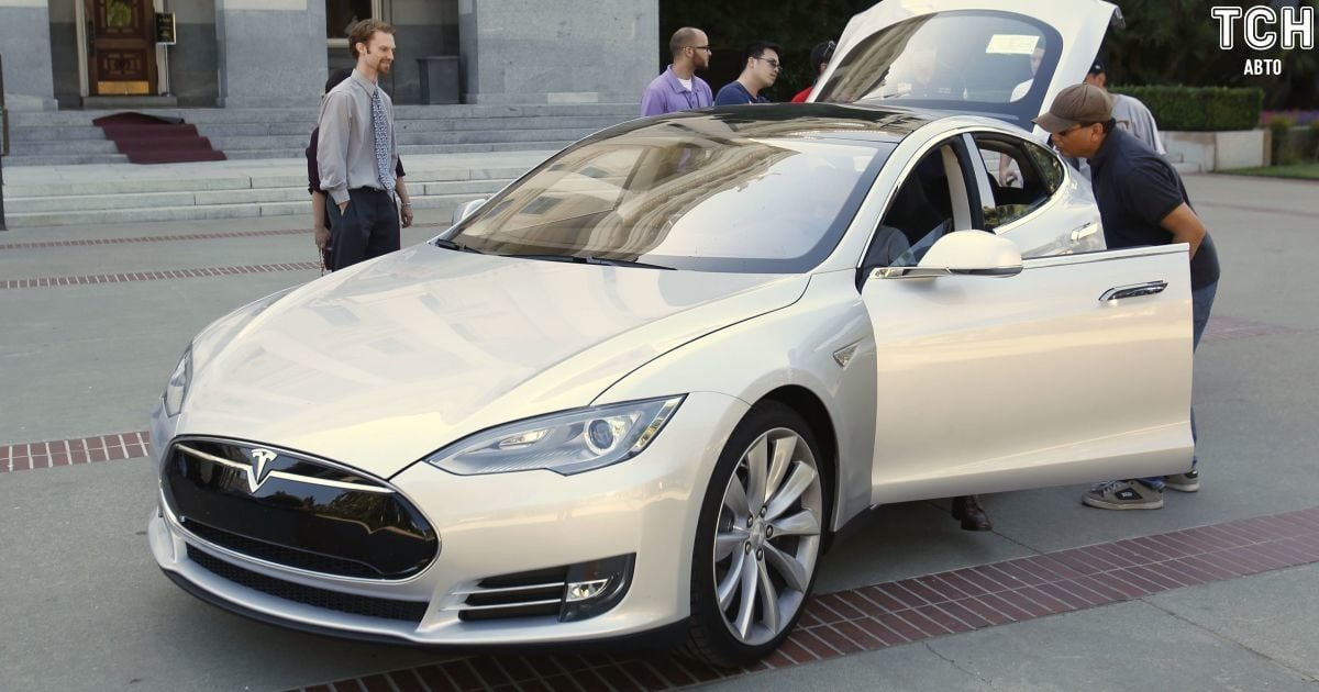 Метеорит и автопилот. Владелец Tesla рассказал невероятную историю о своем электрокаре