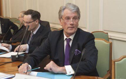 Ющенко поставив діагноз економіці, "призначив лікування" та назвав винного в падінні гривні
