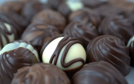Жителю Днепра продали сладости с "начинкой": что обнаружил мужчина в конфетах