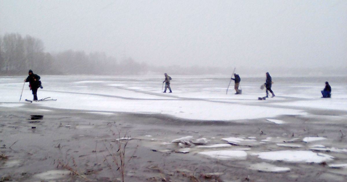 Під Києвом шістьох рибалок на кризі віднесло від берега_3 / © Управление ГСЧС Киева