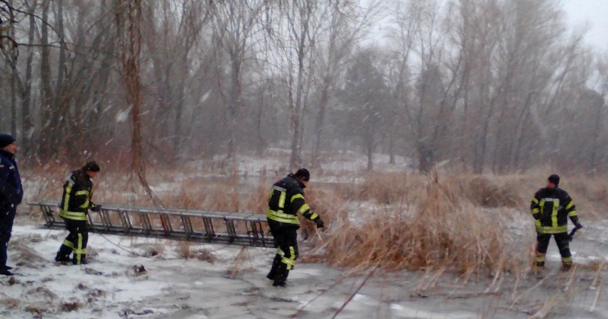 Під Києвом шістьох рибалок на кризі віднесло від берега_1 / © Управление ГСЧС Киева