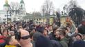 "Мерседес на ВСУ": возле Киево-Печерской Лавры проходит митинг против УПЦ МП (видео)