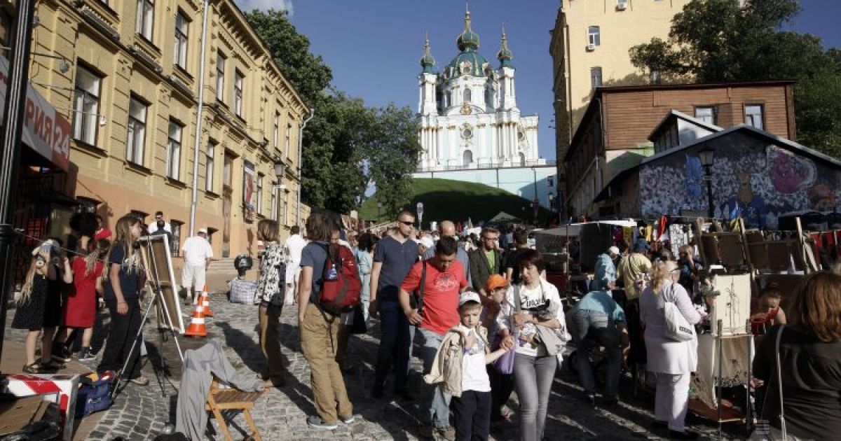 Андріївський узвіз обіцяють очистити від балконів-шпаківень та кондиціонерів