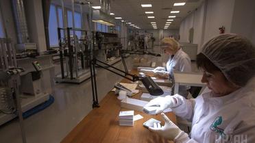 В Україні запустили виробництво пластикових паспортів / © УНІАН