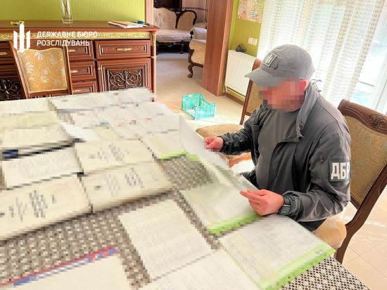 Під звільненим Лиманом знайшли російський штаб з важливими документами (фото)