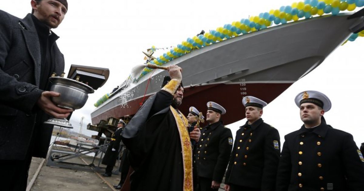 Церемонія урочистого спуску на воду малого броньованого артилерійського катера "Гюрза-М" у Києві. В Україні побудовано малий броньований артилерійський катер, який відповідає стандартам НАТО. / © УНІАН