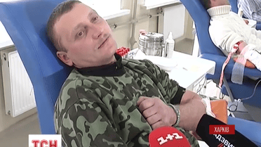 Постраждалих унаслідок ДТП бійців доправляють до Харкова
