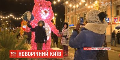 Глинтвейн рекой, сосиски метрами: в столице празднование началось под открытым небом на нескольких площадях