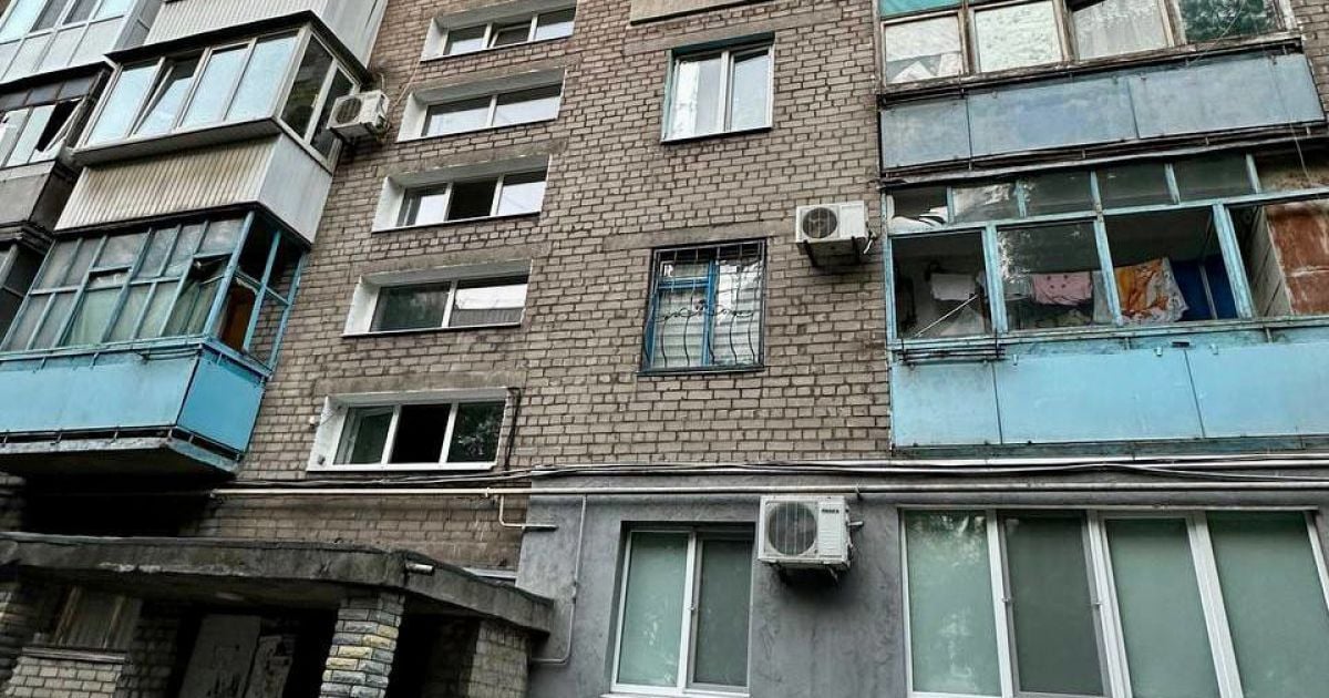 Повреждена многоэтажка в Запорожье.