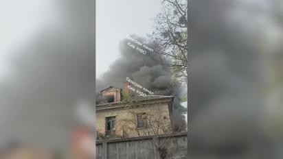 В Києві у Парку партизанської слави горить стара будівля