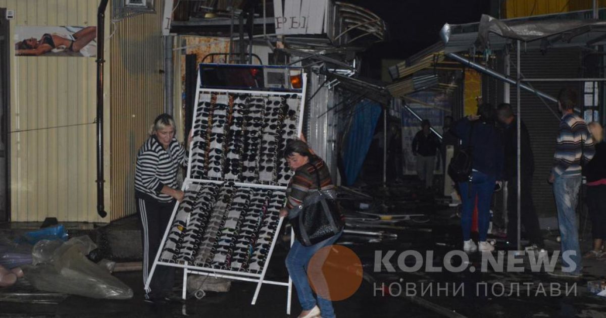 У Полтаві потужна пожежа охопила центральний ринок_4 / © kolo.poltava.ua
