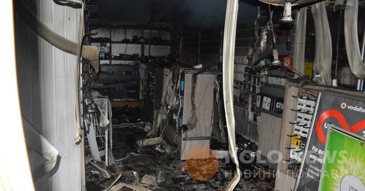 У Полтаві потужна пожежа охопила центральний ринок_5 / © kolo.poltava.ua