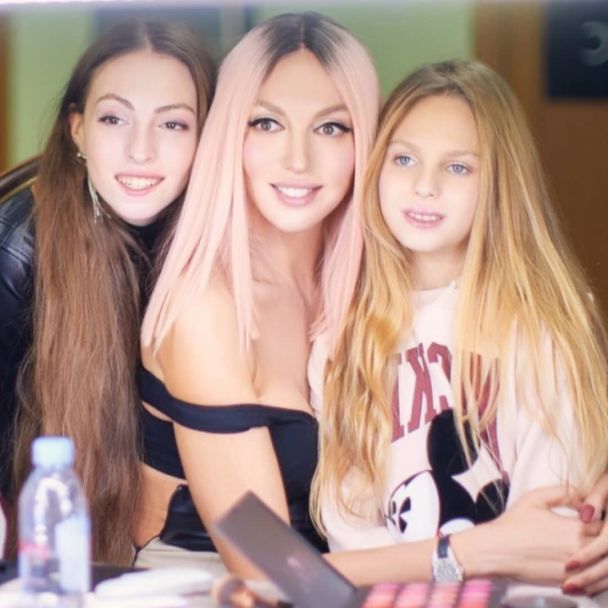 Оля Полякова с дочками / © instagram.com/alisa_polyakova_