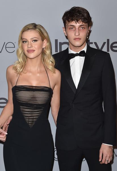 Никола Пельц жалаңаш