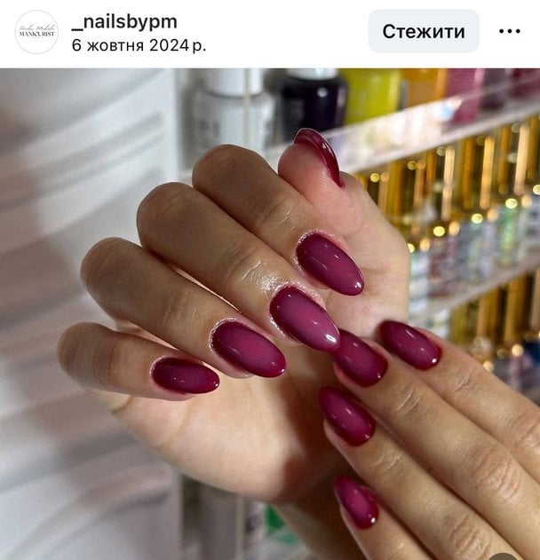 Маникюр цвета клюквы. / © Instagram