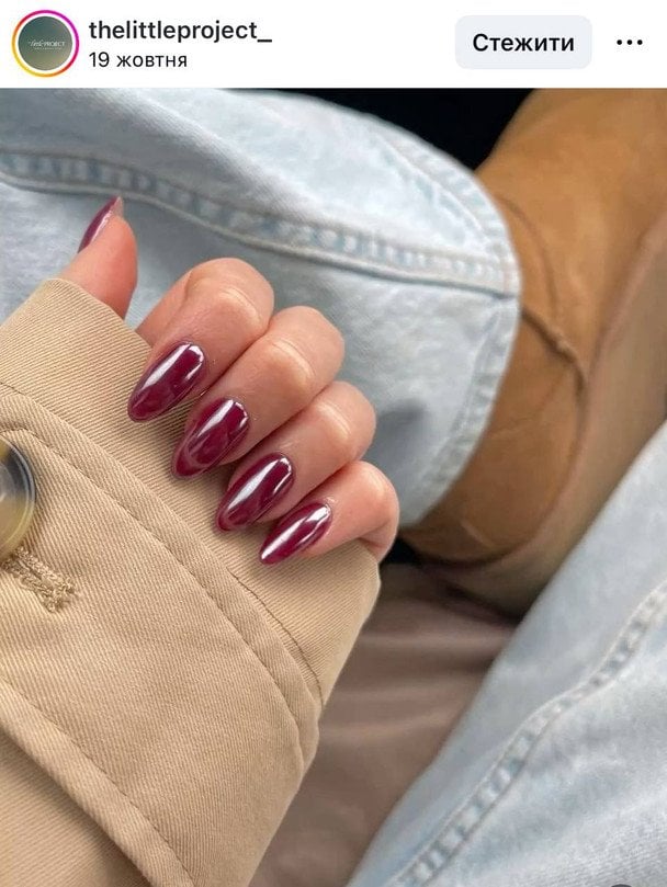 Маникюр цвета клюквы. / © Instagram