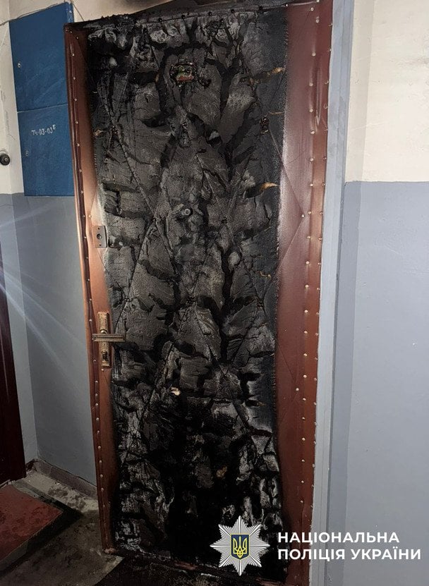 Так выглядят сейчас двери пенсионерки / © Полиция Киева