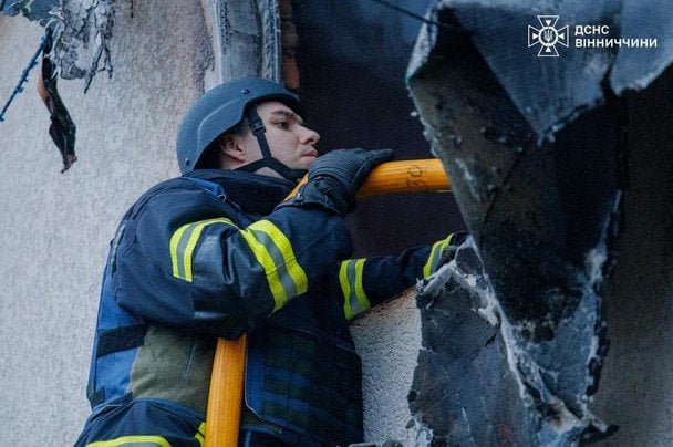 Атака на Вінницю 24 березня, робота рятувальників / © ДСНС
