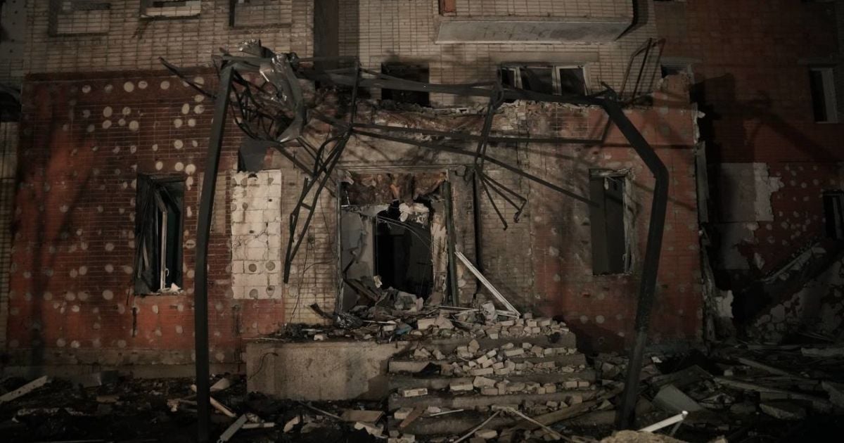 Наслідки удару російського дрона по будинку в Сумах / © Telegram "Кордон. Медіа"