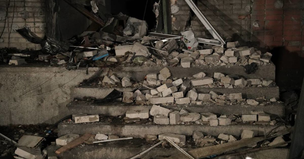 Наслідки удару російського дрона по будинку в Сумах / © Telegram "Кордон. Медіа"