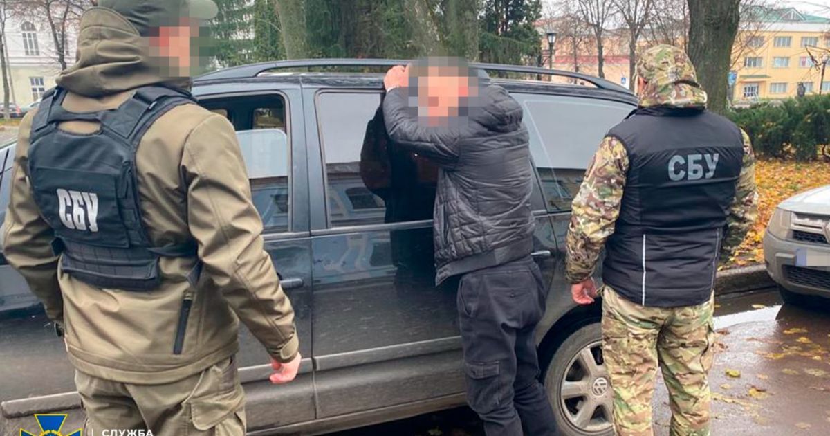 "Больные", "волонтеры" и беглецы в РФ: СБУ заблокировала еще четыре канала выезда уклонистов