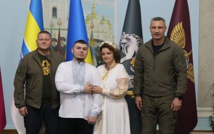 Залужный расписывал, а Кличко был свидетелем: в Киеве отыграли необычную свадьбу (фото)