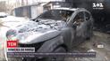 У Києві через пожежу на автомийці згорів позашляховик