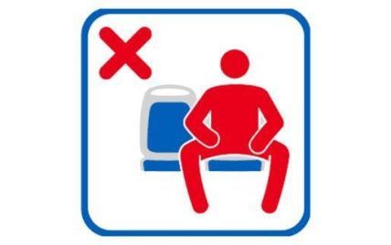 "Не розсувати ноги": у громадському транспорті Мадрида з'явиться новий знак для чоловіків