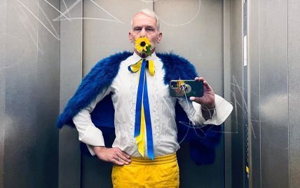 В сине-желтом наряде и с флагом: немецкий стилист каждый день делает лифтолуки с украинской символикой