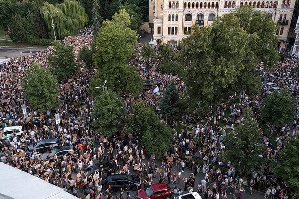 17 июля 2026 года. В Киеве и других городах продолжаются протесты против отставки Михаила Федорова с должности главы Минобороны. / © Getty Images