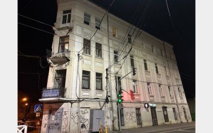 У Львові помер чоловік, з яким у центрі міста обвалився балкон: подробиці трагедії та фото
