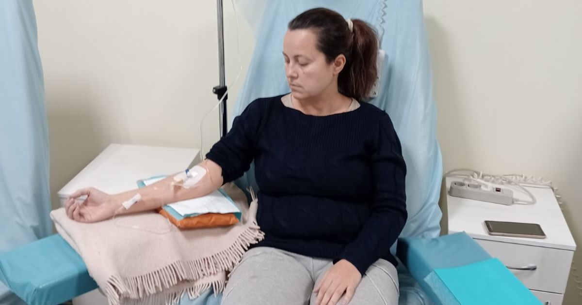Щоб врятувати маму двох дітей, українські лікарі готові скерувати її за кордон на подальше лікування