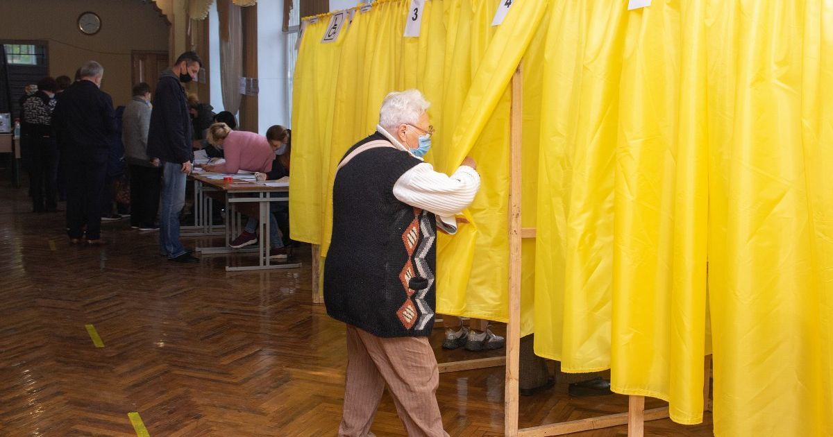 Разумков заявив, що другий тур місцевих виборів буде